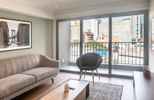 w Perfect 2BR With Balcony in Miraflores