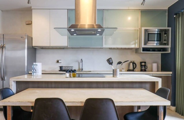 w Picturesque 2BR at Malecon