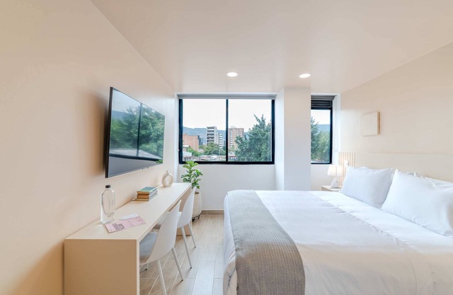 w Radiant Loft w Modern Deco in Laureles