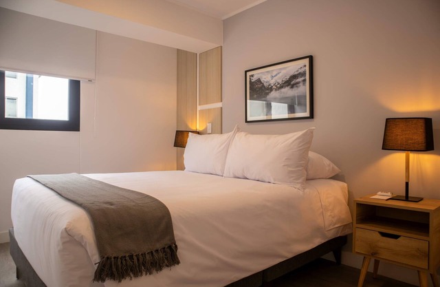 w Sunlit 1BR w Private Balcony in Miraflores