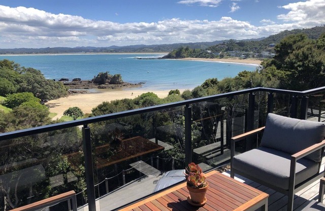 W91: Stylish, modern, up-market house with great views, right above the beach.