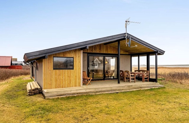 "Waghn" - 250m from the sea by Interhome