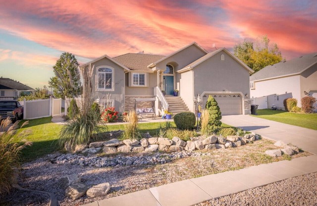 Wagon Wheel by Cloud Dream Homes