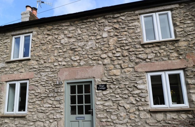 WAGS COTTAGE, family friendly, with open fire in Wirksworth