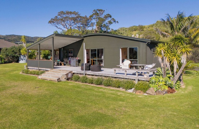 Wai Whare - Kūaotunu Holiday Home