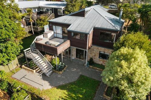 Waiake Family Retreat - Auckland Holiday Home