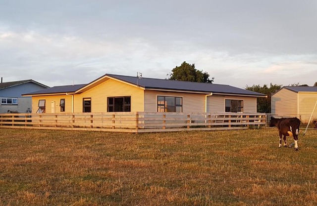 Waihakeke Cottage