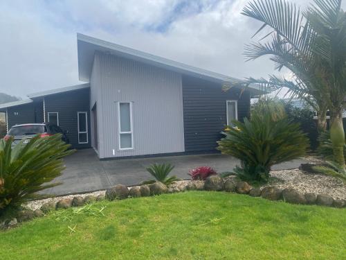 Waihi Beach Bach