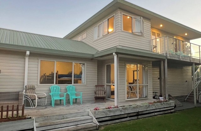#Waihi Beach Hive❤️300m to Beach❤️Huge Family Bach etPet Friendly