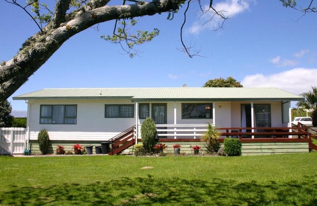 Waihi Getaway - Waihi Beach Holiday Home