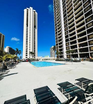 Waikiki Banyan-Pool-Free Parking-Free WI-FI-One BR