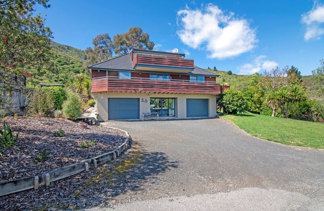 Waimarama Hideaway - Waikawa Holiday Home