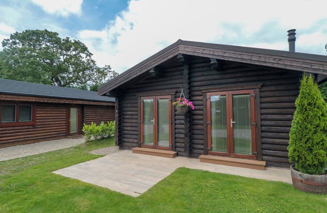 WAINSTONES LODGE 2, country holiday cottage in Stokesley