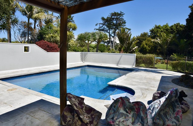 WAINUI GARDEN HIDEAWAY a little gem in a garden paradise