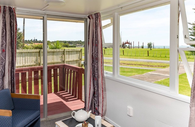 Waitangi Beach Bach 30A