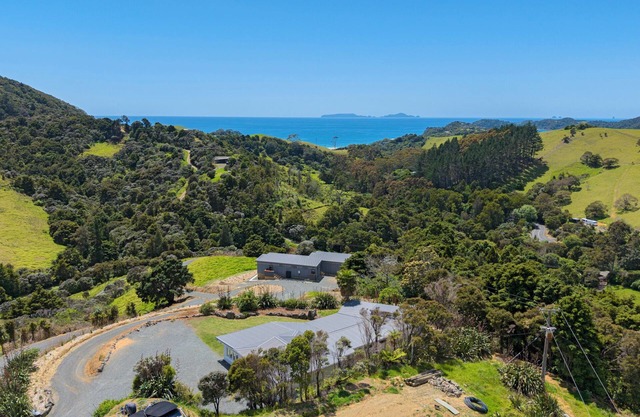 Waitorupai Retreat 1 - Sandy Bay Holiday Home
