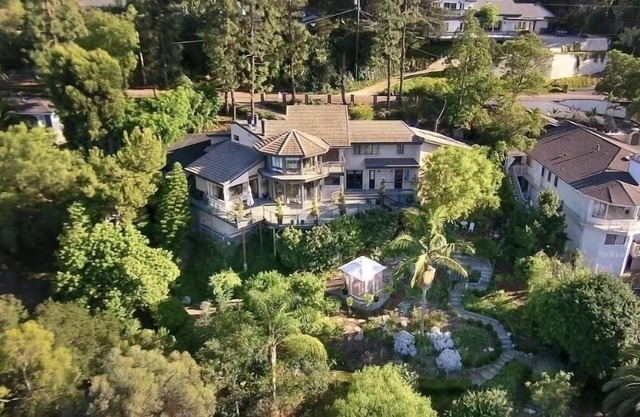 Wake to Panoramic views ~ Luxury Retreat Awaits Above the City ~ Hot Tub Oasis 🌴