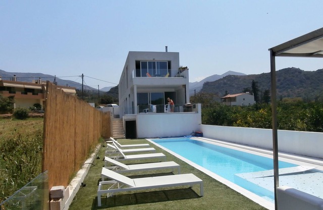 ¡Despierta y relájate entre los naranjos! Villa con piscina privada !!