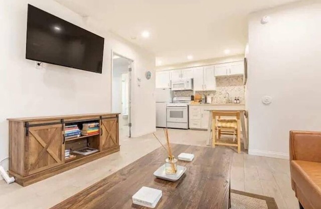 Walk 2 Beach, Parking, A/C, W/D,15min2LAX,Remodel