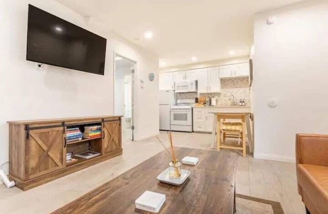 Walk 2 Beach, Parking, A/C, W/D,15min2LAX,Remodel