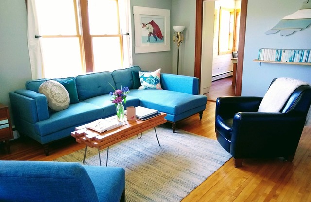 Camine a cualquier lugar en Grand Marais desde este encantador bungalow: ¡Tarifas reducidas de primavera!