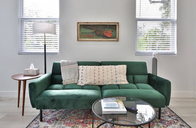 Walk Downtown! Work & Relax, Modern, Pet welcome