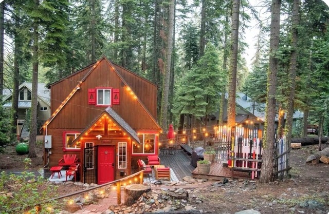 Walk to Beach, Dogs Ok, Hot Tub -Salty Bear Cabin