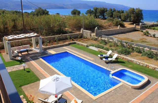 ¡Camina hacia la playa! Lujo y serenidad, casa junto al mar