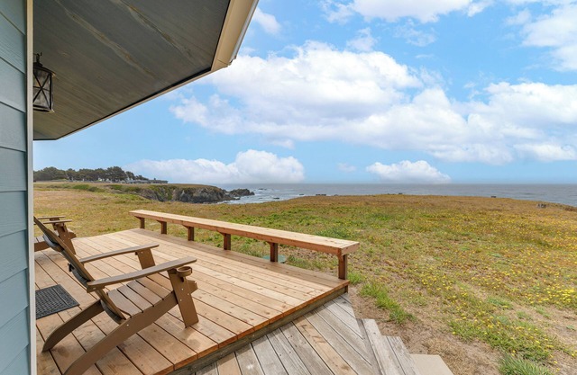 Walk to Beach: Luxury Oceanfront Escape in Caspar