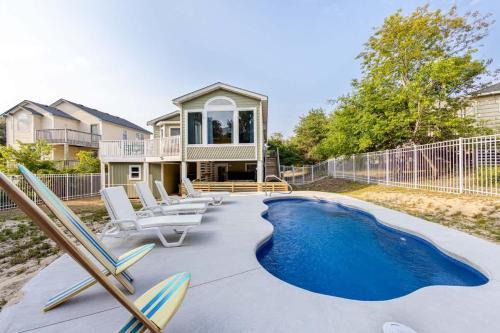 Walk to Beach or Sound Pool & Hot Tub