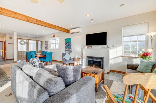 Walk to Beach Pacific City Home with Bay Views!