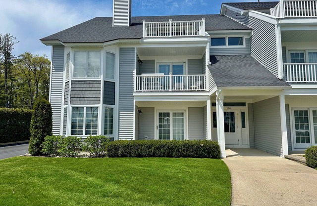 Walk to Beach! Quiet, Updated Main Floor Condo, Rent for Month!
