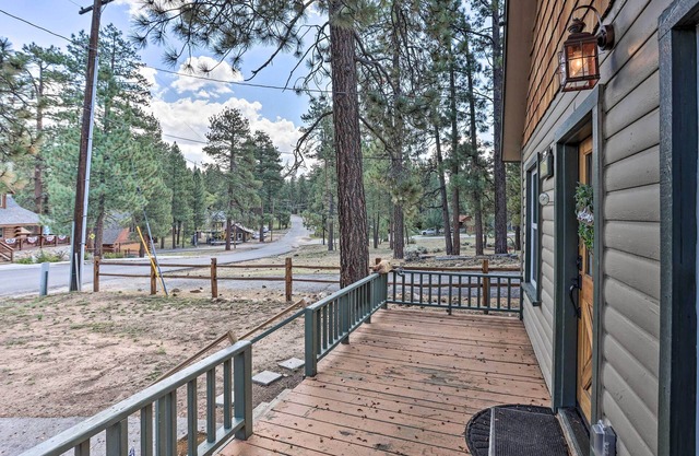 Walk to Big Bear Lake: Cozy Cabin w/ Deck