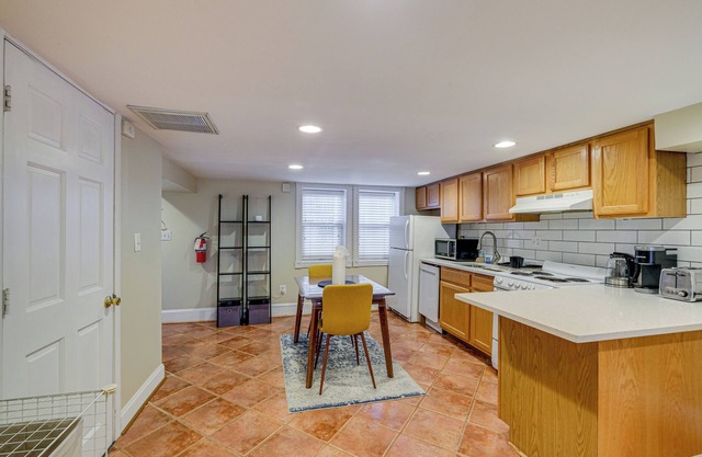 Walk to Capitol Building: Cozy DC Apartment