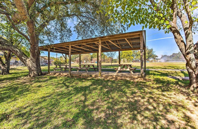 Walk to Cedar Creek Reservoir: Home w/ Fire Pit!