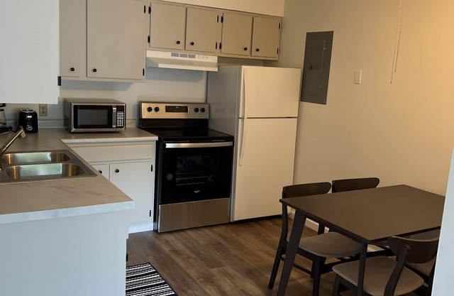 Walk to Cruise Boat 2min, brewery, parks, & restaurants Downtown Apartment