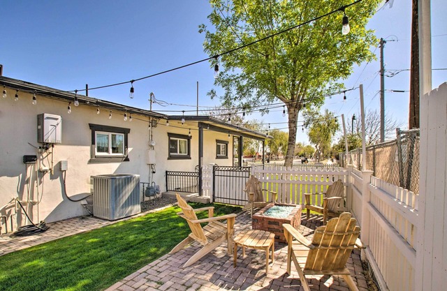 Walk to Downtown: Gilbert Home w/ Fire Pit!