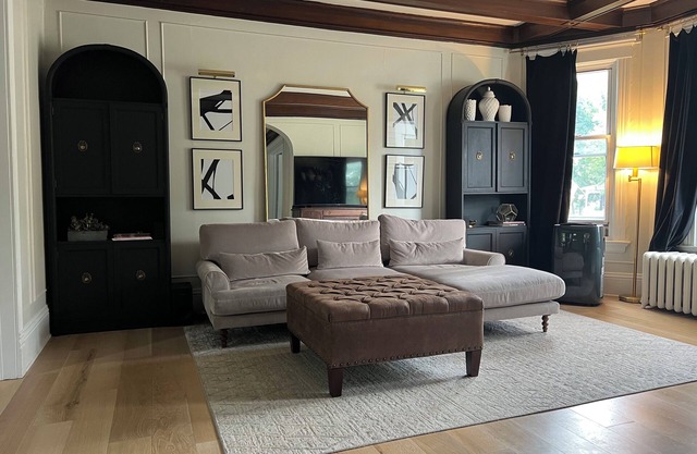 WALK TO DOWNTOWN & LAKE GENEVA BEACH - Charming Updated Farmhouse Sleeps 10
