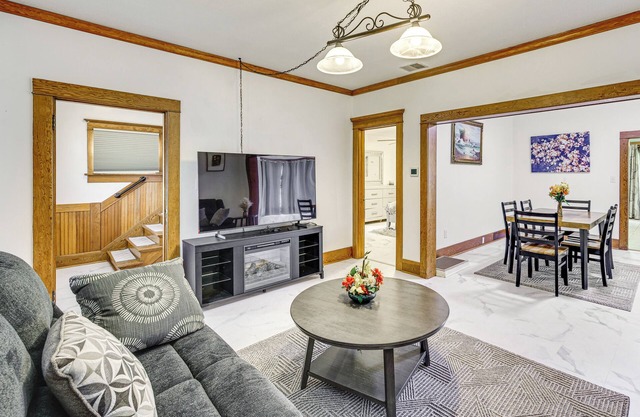 Charming Puyallup Home w/ Fireplace!