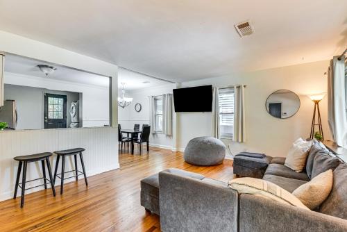 Walk to Golf Cozy Home with Lush Yard in Atlanta!