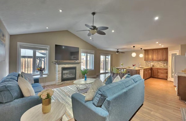 Walk to Grand Bend Main Beach | Sleeps 8 | Family Friendly | Heart of Grand Bend