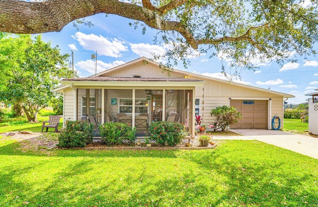 Private Boat Dock: Canal-Front Home in Lorida!