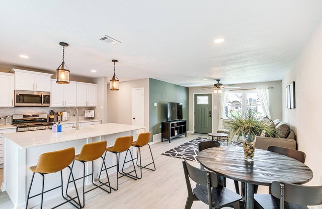 Walk to Lewisville Lake: Dog-Friendly Texas Home