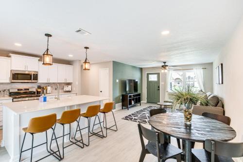 Walk to Lewisville Lake Dog-Friendly Texas Home