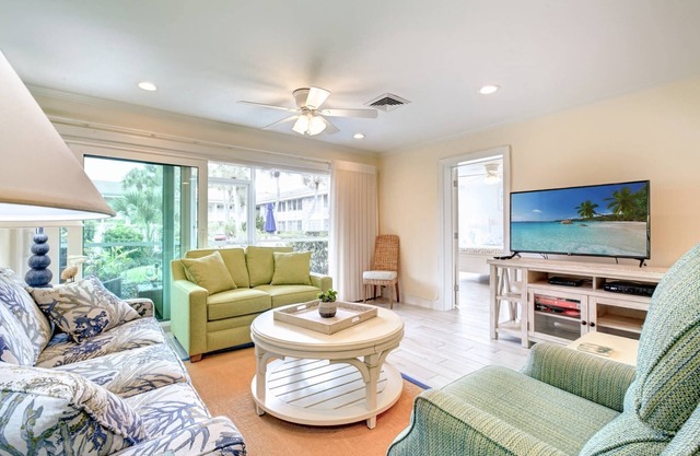 Camine hasta la playa Lido, camine hasta Armand Cir con restaurantes y tiendas, Wi-Fi, Xfinity, 2TV's, piscina / spa climatizada