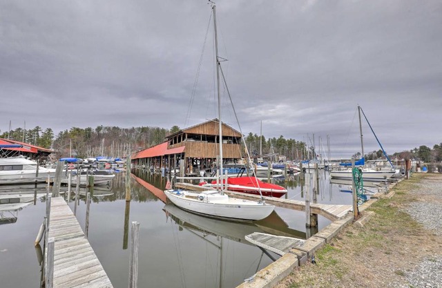 Walk to Marina Cute Gilford Cottage with Grill