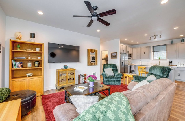 Walk to Marina: Tillamook Bay Apt w/ Water Views!