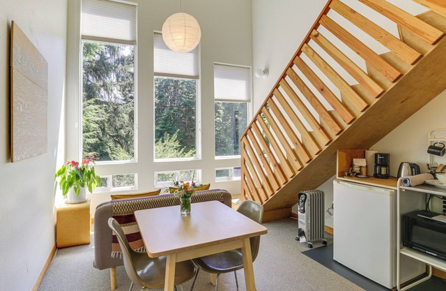 Walk to Ocean! Forested Oregon Coast Getaway