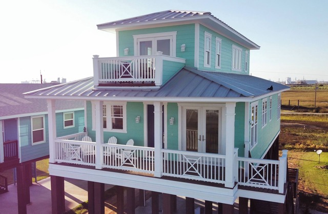Walk to Ocean: Home w/ Deck in Surfside Beach!