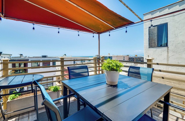 Walk to Ocean: Manhattan Beach Home w/ Deck